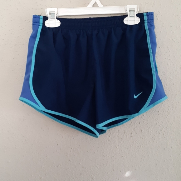 Girls Nike shirt Large - Picture 2 of 7